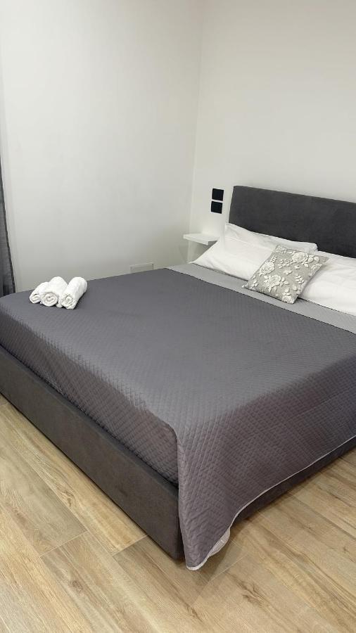 Le Chic Rooms เนเปิลส์ ภายนอก รูปภาพ