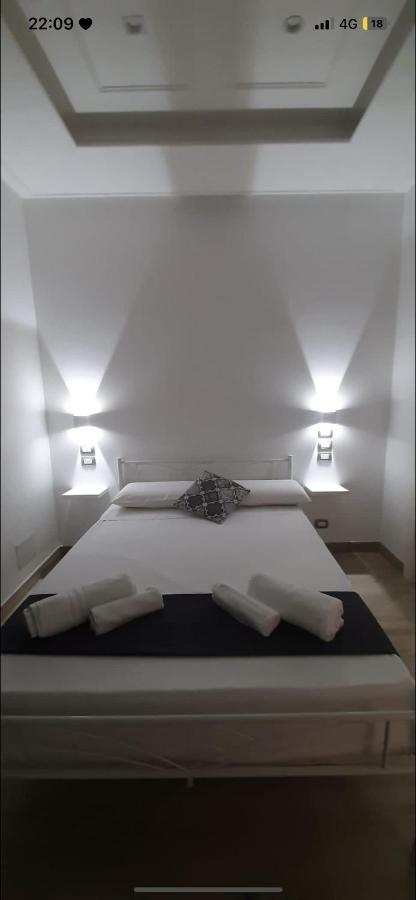 Le Chic Rooms เนเปิลส์ ภายนอก รูปภาพ