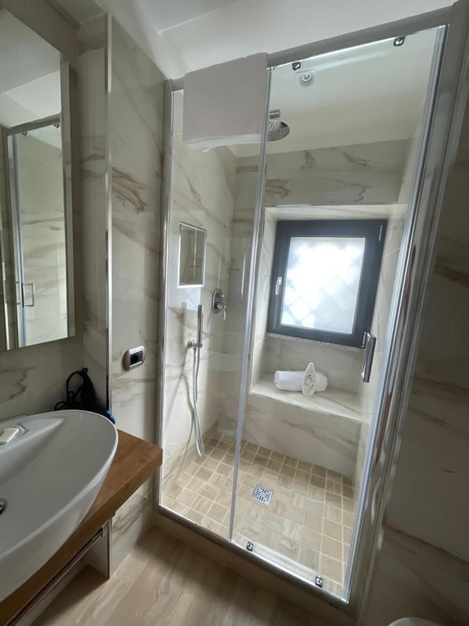Le Chic Rooms เนเปิลส์ ภายนอก รูปภาพ