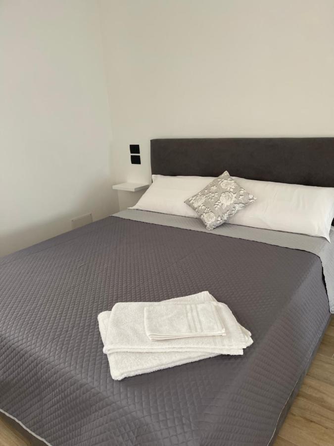 Le Chic Rooms เนเปิลส์ ภายนอก รูปภาพ